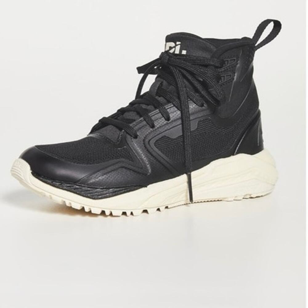 APL: Athletic Propulsion Labs
Techloom Defender Sneakers Color: Black/Pristine 9